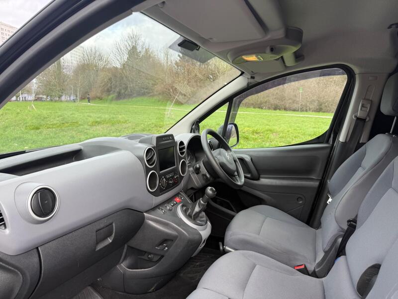 070cb7faa2d14bb8b8332b6a6ff8dbea