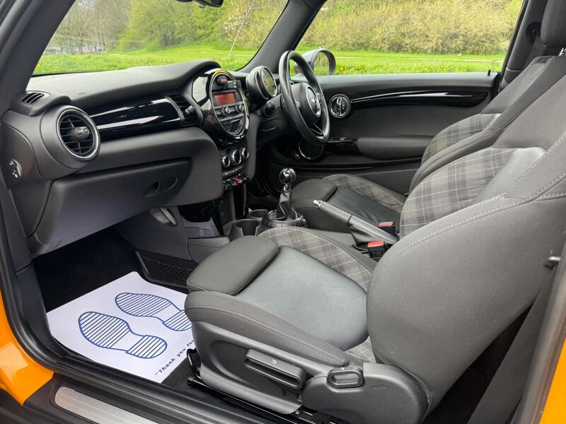 2438c38b128041ada679464a7d8af1eb